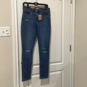 Brand new Levi’s skinny shaping jeans.